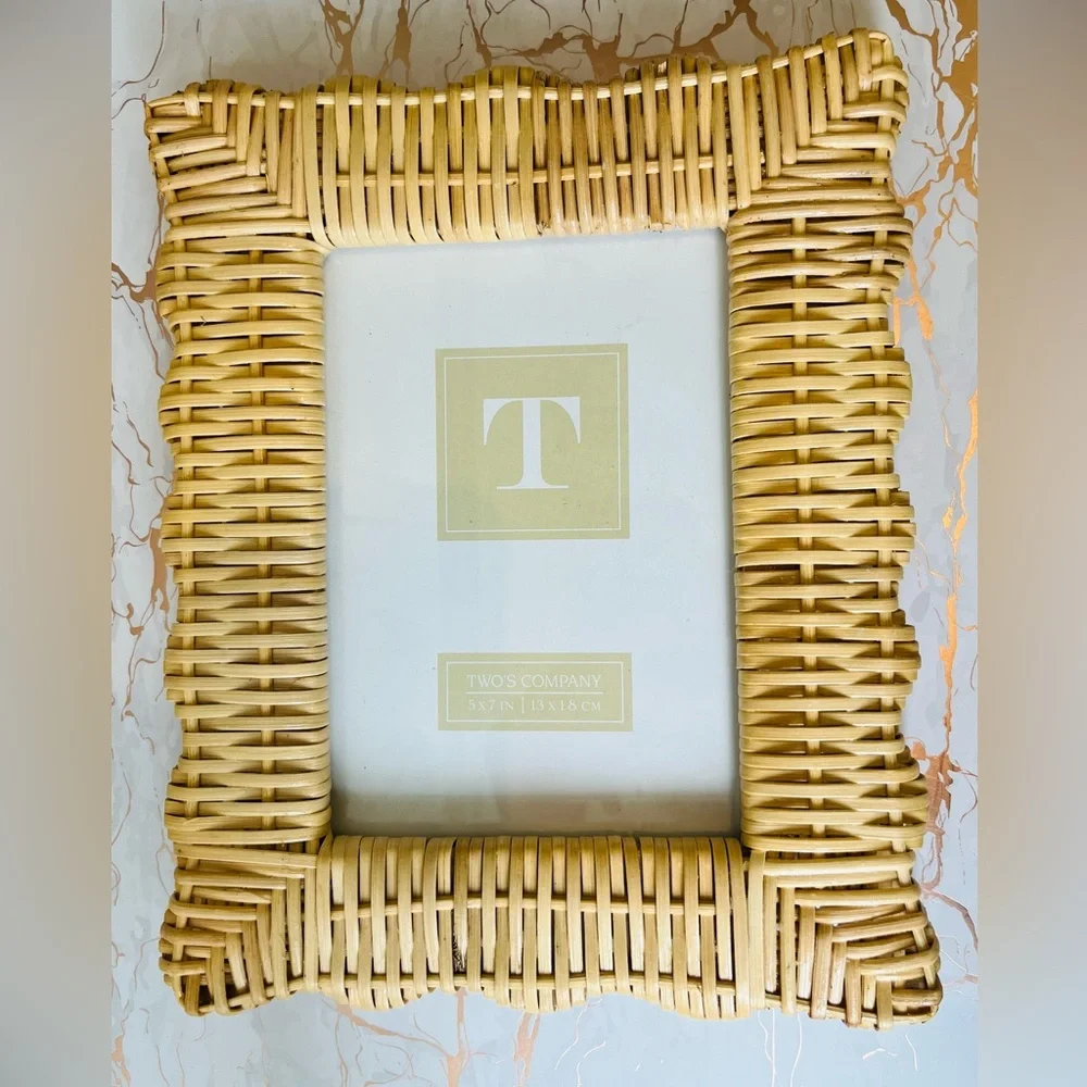 TWO’S COMPANY WICKER WEAVE PHOTO FRAMES | SET OF 2  | 5 x 7  & 4x6 | NEW - Picture 4 of 11